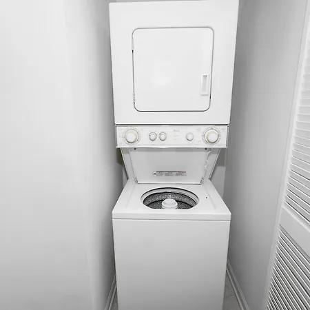 Apartment Skyline 2br On 20th Floor Near Grant Park With Paid Parking *
