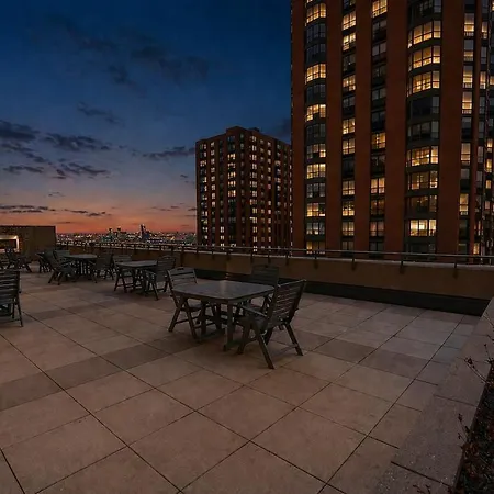 Skyline 2br On 20th Floor Near Grant Park With Paid Parking
