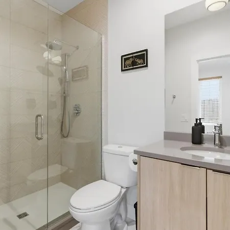 Black Gallery Solar 2br Woodlawn Apartment *