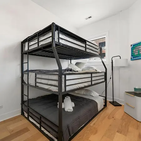 Vibrant West Town Perfect For Families