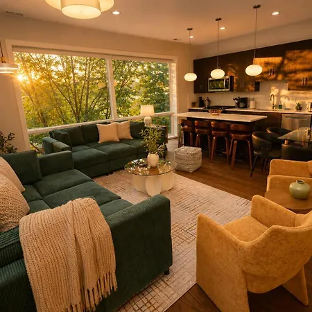Spacious 4br West Loop Retreat With Optional Parking Chicago