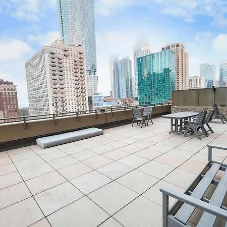 Skyline 2br On 20th Floor Near Grant Park With Paid Parking Apartment