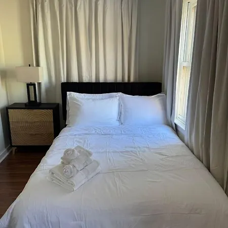 Walk To The • Private Office • 5br Apartment