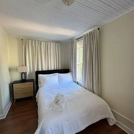 Apartment Walk To The • Private Office • 5br