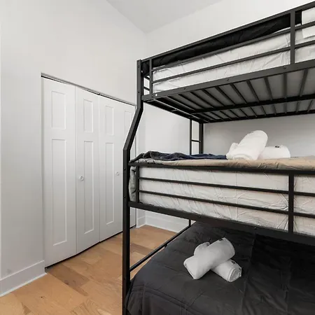 Vibrant West Town Perfect For Families Apartment