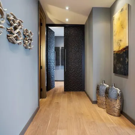Expansive Views Of Michigan Apartment Chicago