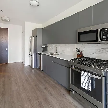 Landing Modern 2Bd Gym Pool Chicago