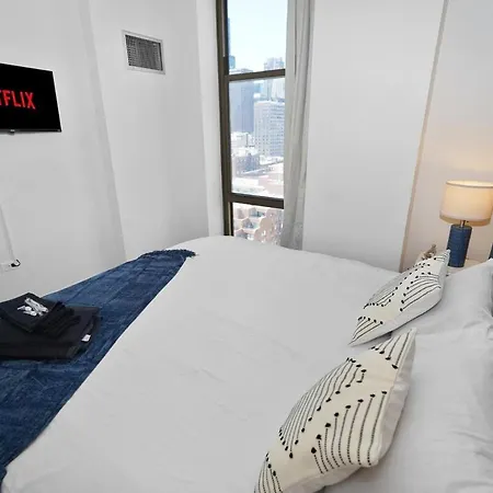 18th Floor 2br Grant Park With Balcony, Gym Apartment Chicago