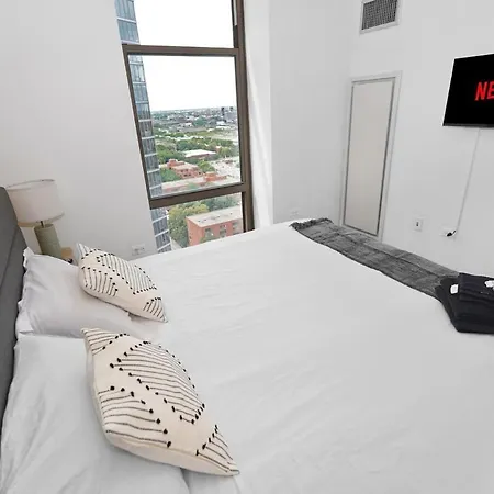 Apartment Luxury 21st Floor Skyline Views Near Grant Park *