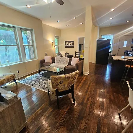 2 Bedroom Unit In Uptown Chicago