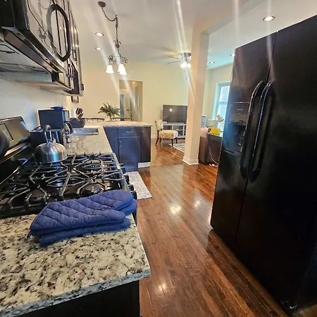2 Bedroom Unit In Uptown