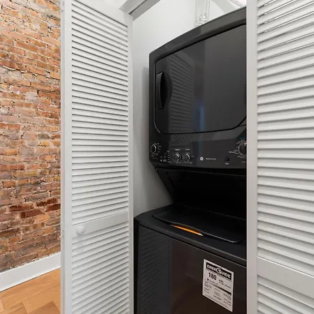 Vibrant West Town Perfect For Families