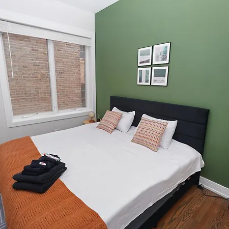Spacious 4br West Loop Retreat With Optional Parking Apartment Chicago