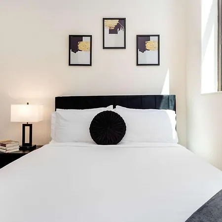 Downtown With Free In & Out Parking-2 * Chicago