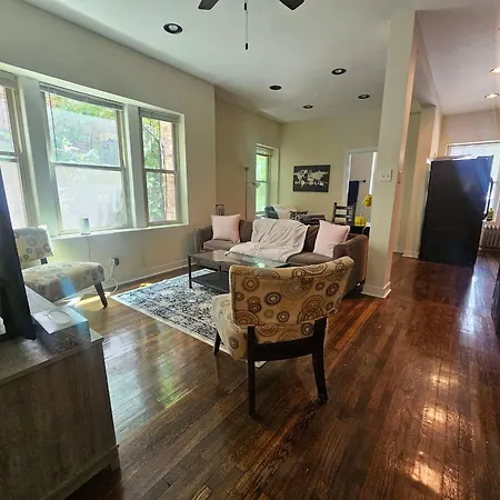 2 Bedroom Unit In Uptown Apartment Chicago