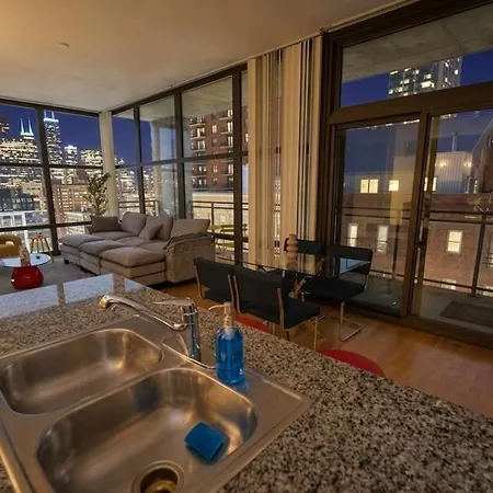 Prime 2br Skyline - 5 Min To Museum Campus Apartment