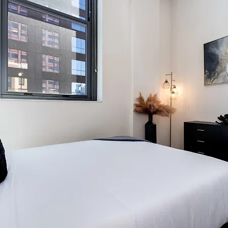 Downtown With Free In & Out Parking-2 Apartment Chicago