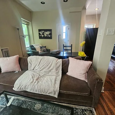 2 Bedroom Unit In Uptown Apartment