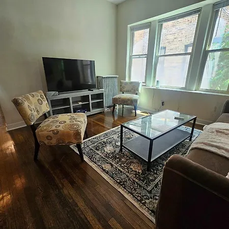 2 Bedroom Unit In Uptown * Chicago