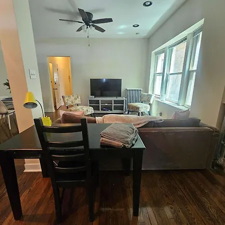 2 Bedroom Unit In Uptown Apartment