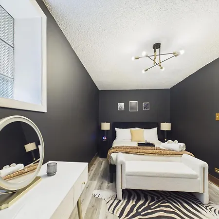 The Dakin Estate 4br Art Deco Speakeasy Duplex Apartment *