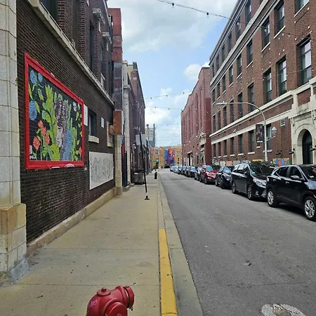 2 Bedroom Unit In Uptown * Chicago