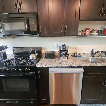2 Bedroom Unit In Uptown Apartment