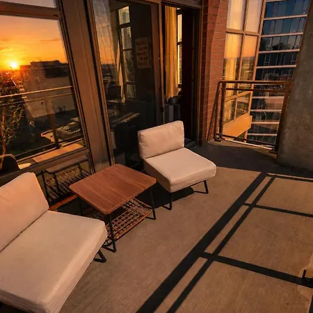 29th Floor 2br With Balcony And Gym *