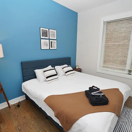 Apartment Spacious 4br West Loop Retreat With Optional Parking