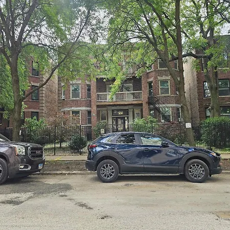 2 Bedroom Unit In Uptown Apartment Chicago