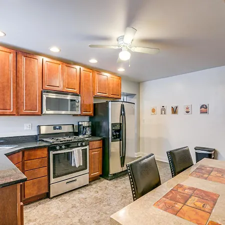 Holiday home 1 Mi To Washington Park: Spacious 1st-floor Condo! *