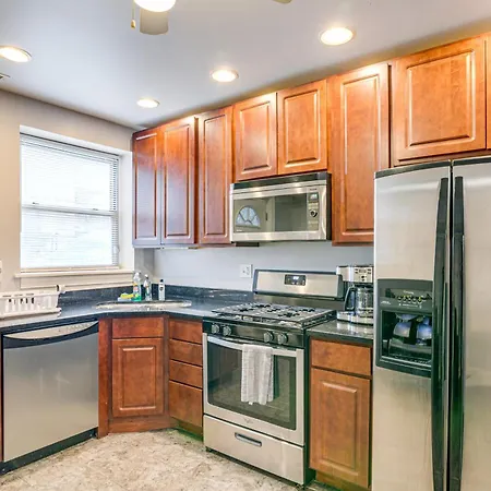 1 Mi To Washington Park: Spacious 1st-floor Condo! Holiday home Chicago