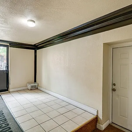1 Mi To Washington Park: Spacious 1st-floor Condo! Chicago