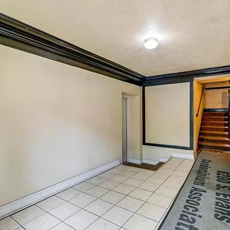 1 Mi To Washington Park: Spacious 1st-floor Condo! Holiday home