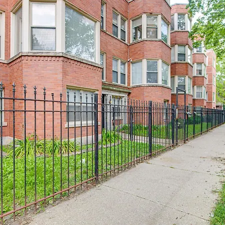 1 Mi To Washington Park: Spacious 1st-floor Condo! Holiday home Chicago
