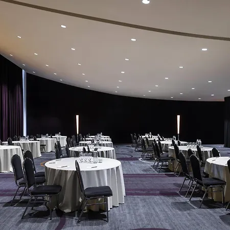 Sofitel Magnificent Mile Hotel 5*