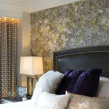 Renaissance Downtown 4*
