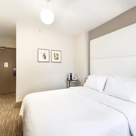 Hotel Express - Magnificent Mile By Ihg 3*