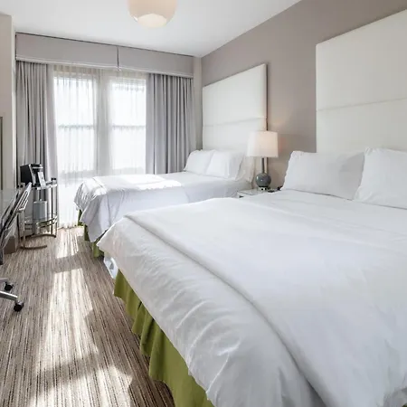 Hotel Express - Magnificent Mile By Ihg 3*