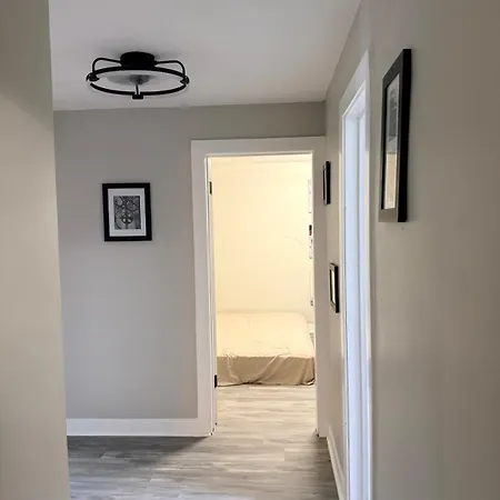 Apartment Stylish Retreat Chicago