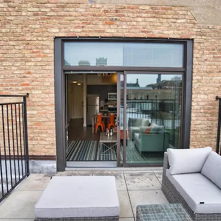 Skyline View Patio Suite: Mccormick Place 3br Retreat *