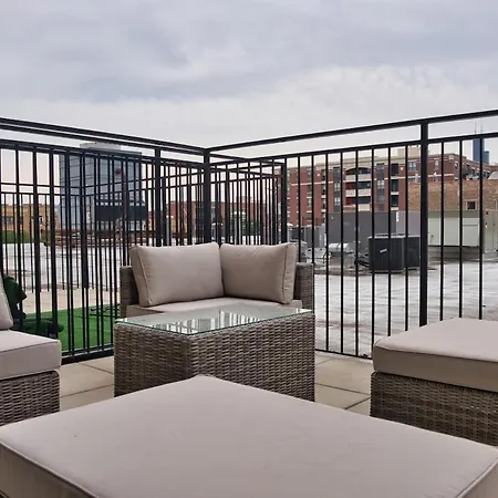 Skyline View Patio Suite: Mccormick Place 3br Retreat *