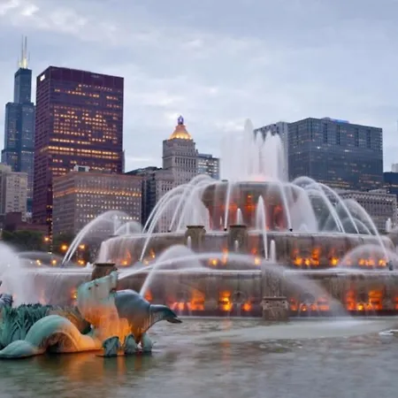 Modern 2br In South Loop Near Soldier Field, Grant Park, Downtown, & Lakefront Trail *