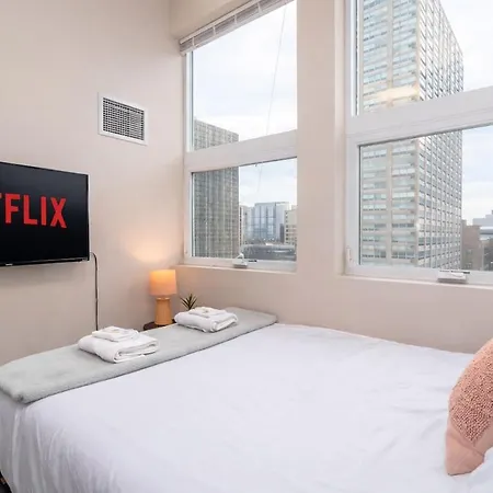 Modern 2br In South Loop Near Soldier Field, Grant Park, Downtown, & Lakefront Trail *