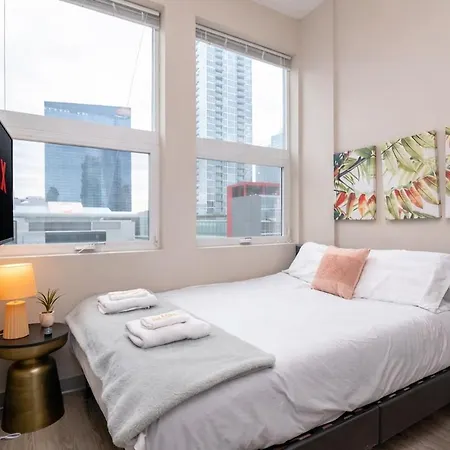 Modern 2br In South Loop Near Soldier Field, Grant Park, Downtown, & Lakefront Trail *
