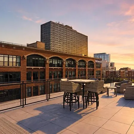 Bright 2br With Gym And Optional Parking Near Soldier Field, Museum Campus, Mccormick Place *