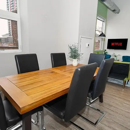 Apartment Mccormick Place 2br Oasis With Optional Parking, Patio, Gym For Up To 6 Guests Near Museum Campus, Grant Park & Soldier Field *