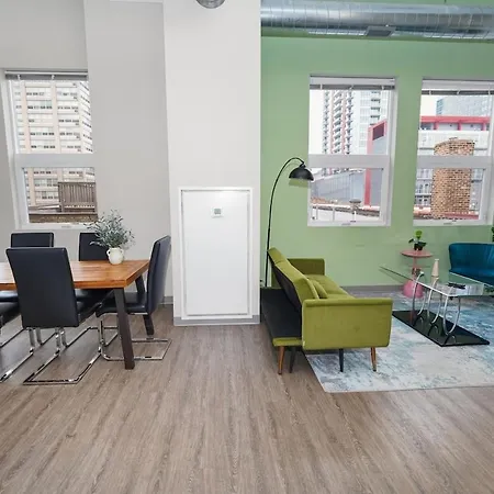 Mccormick Place 2br Oasis With Optional Parking, Patio, Gym For Up To 6 Guests Near Museum Campus, Grant Park & Soldier Field