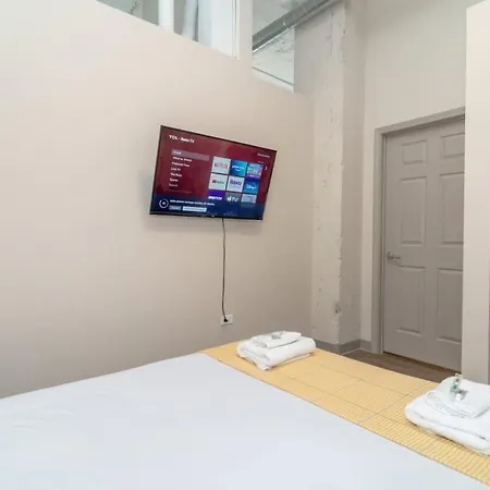 Modern 2br South Loop Gem Near Mccormick Place, Navy Pier, Adler Planetarium & Columbia College Chicago
