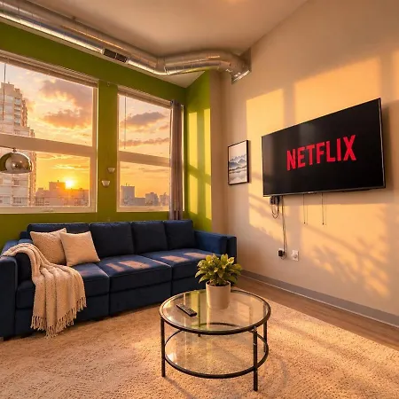 Mccormick Oasis With Balcony, Optional Parking, Patio And Gym Sleeps 6 Near Mccormick Place, Grant Park, Soldier Field & Museum Campus Apartment *